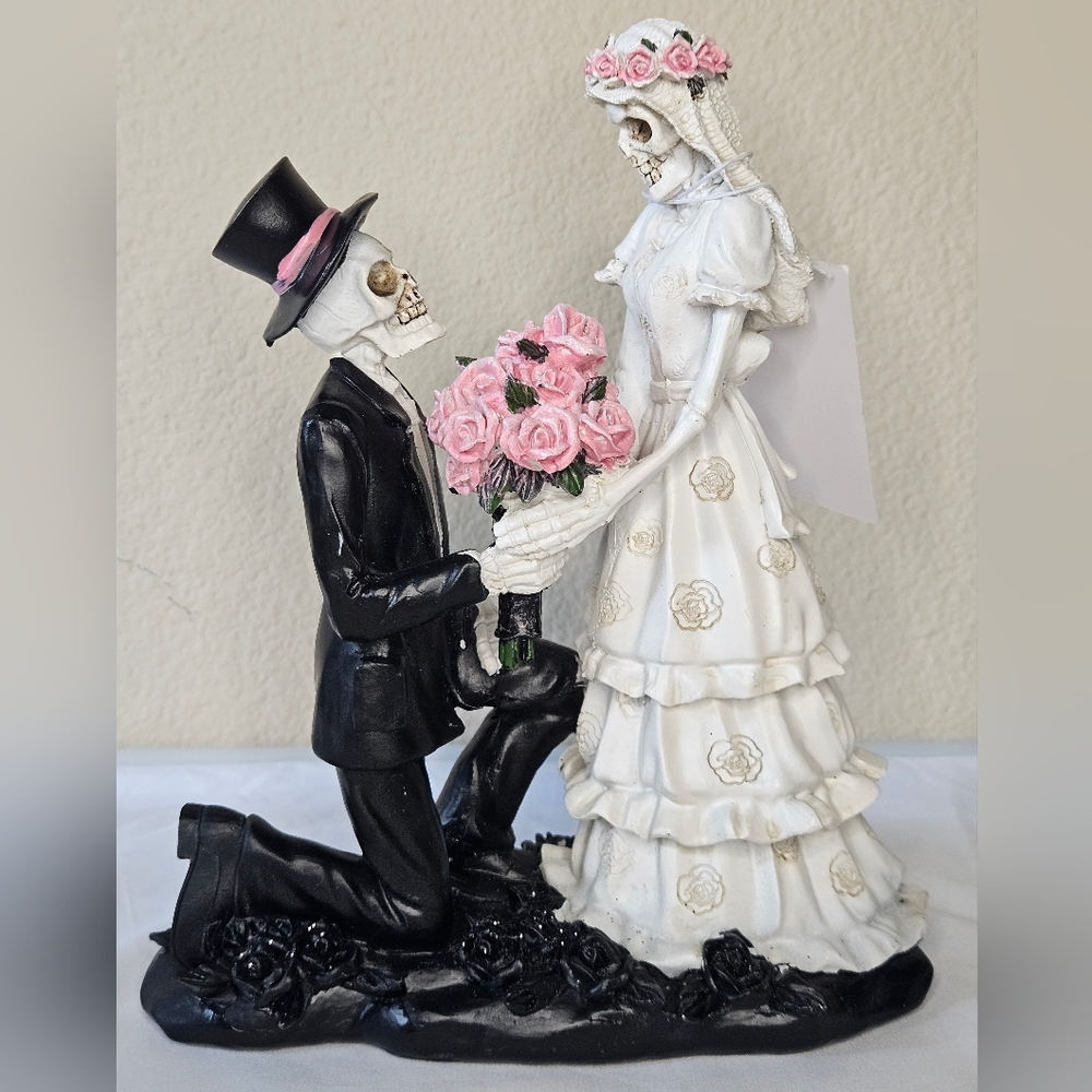 Gothic Skeleton Bride & Groom Proposal Figurine | Halloween Wedding Decor NWT